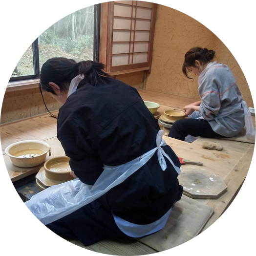 ろくろ体験中